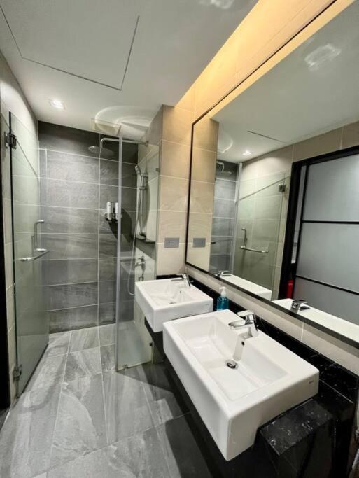 #221 M101 Dang Wangi Klcc View Pool By Livin Hotel Kuala Lumpur Ngoại thất bức ảnh