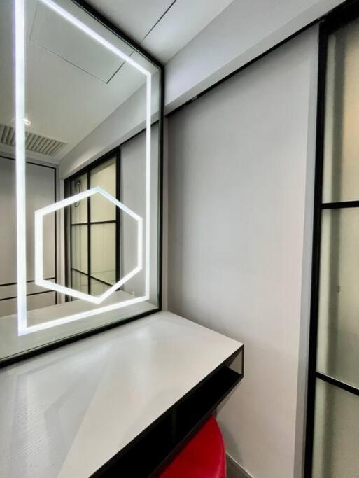 #221 M101 Dang Wangi Klcc View Pool By Livin Hotel Kuala Lumpur Ngoại thất bức ảnh